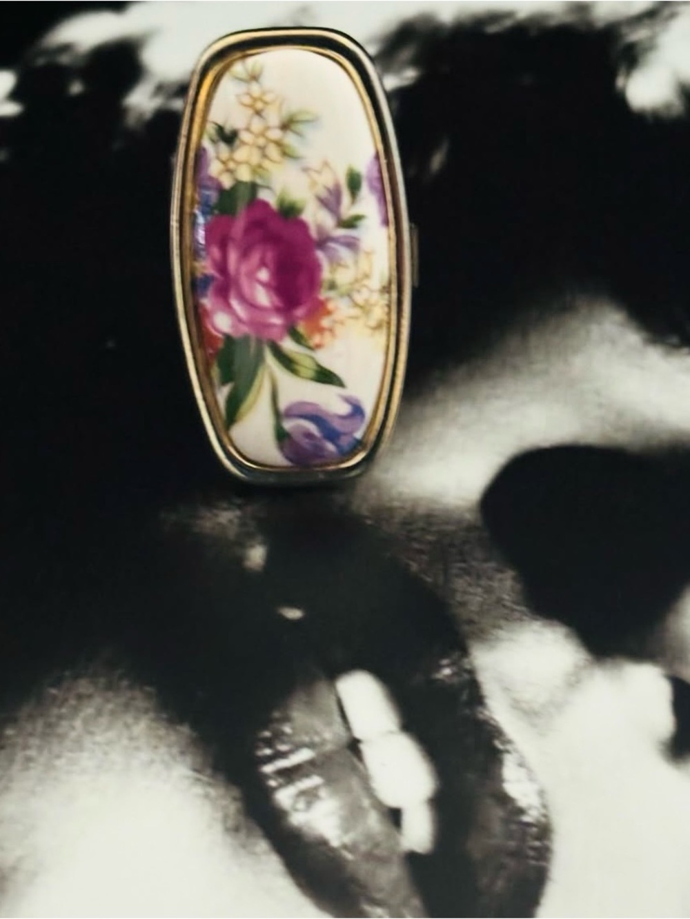Vintage Lipstick Holder With Mirror. - Picture 4 of 4
